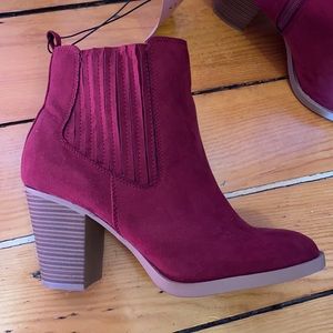 NWT Boots Burgundy Suede Heels Size 9